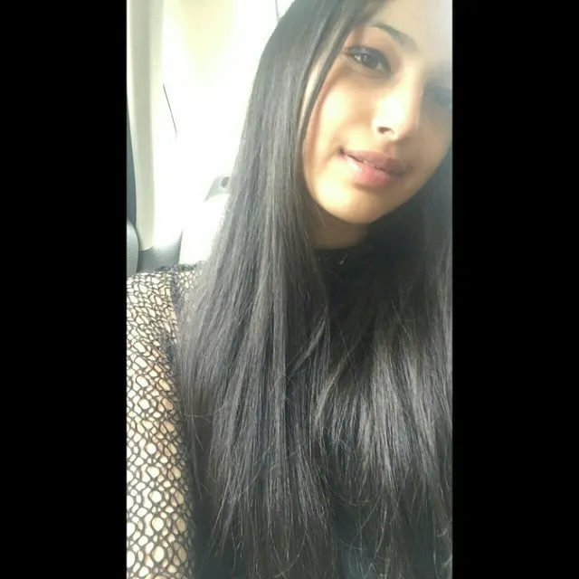 Harnaaz Sandhu posing for a selfie Harnaaz Sandhu posing for a selfie - Harnaaz Sandhu skin care routine