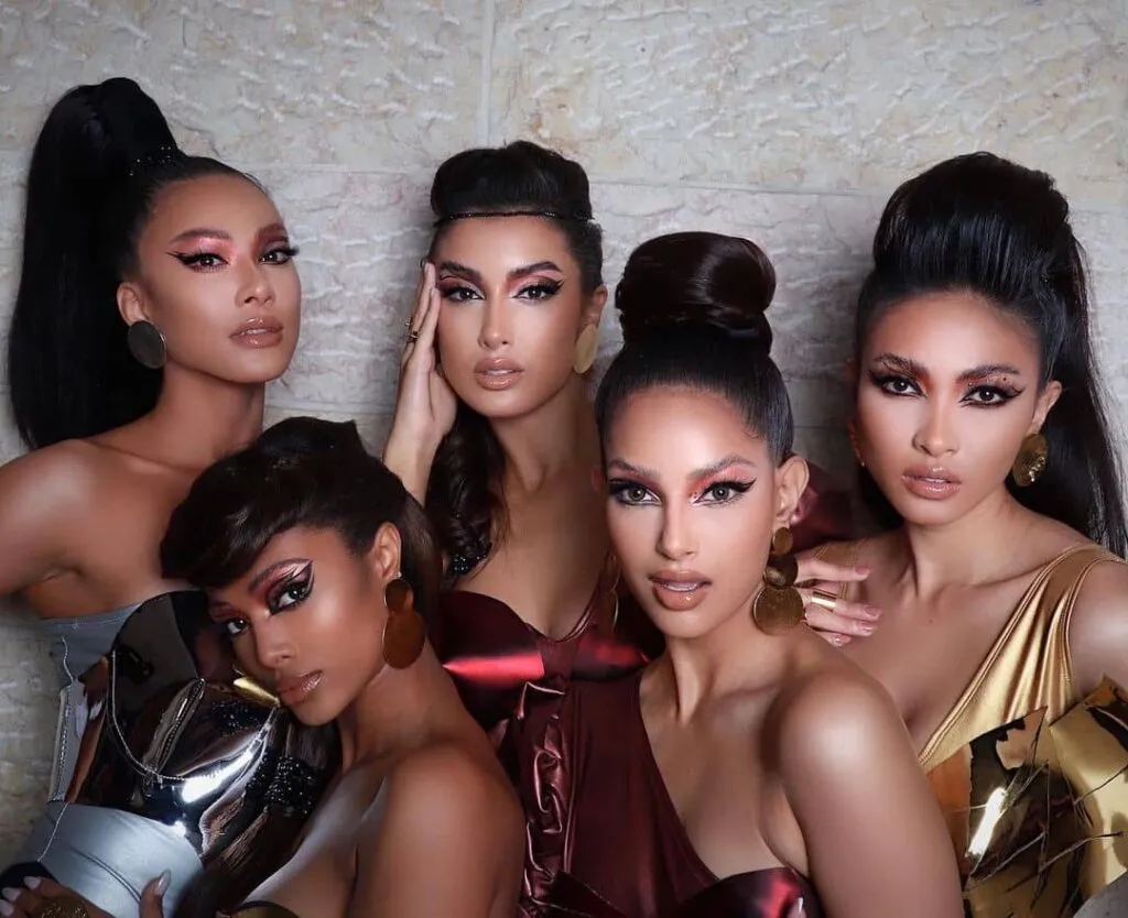 Harnaaz Sandhu in a high tight bun with other models Harnaaz Sandhu in a high tight bun with other models - Harnaaz Sandhu Hairstyle