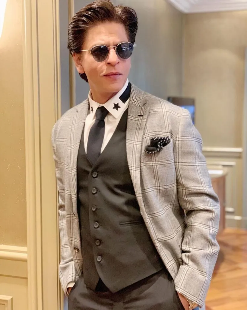 shashrukh khan with goggles posing for camera shashrukh khan with goggles posing for camera - top 10 handsome man in India 2021