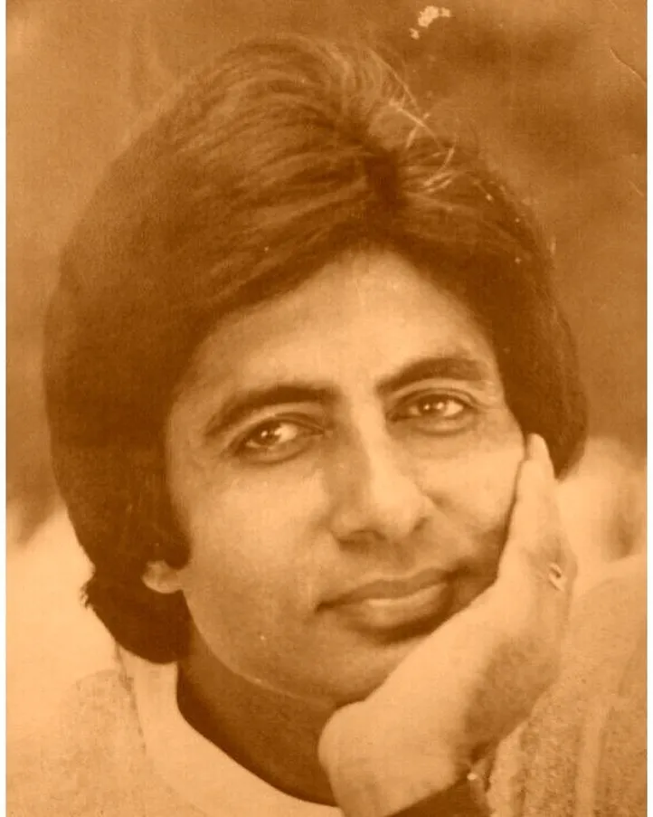 Smiling Amitabh Bacchan Posing for Camera Smiling Amitabh Bacchan Posing for Camera - Hottest man in India