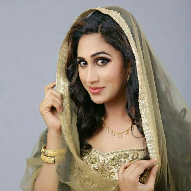 Anjali Ameer is smiling in traditional dress Anjali Ameer is smiling in traditional dress - lesbian celebrities india