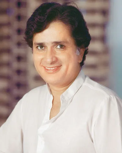 Smiling Shashi Kapoor in white kurta posing for camera Smiling Shashi Kapoor in white kurta posing for camera - most handsome bollywood actors of India