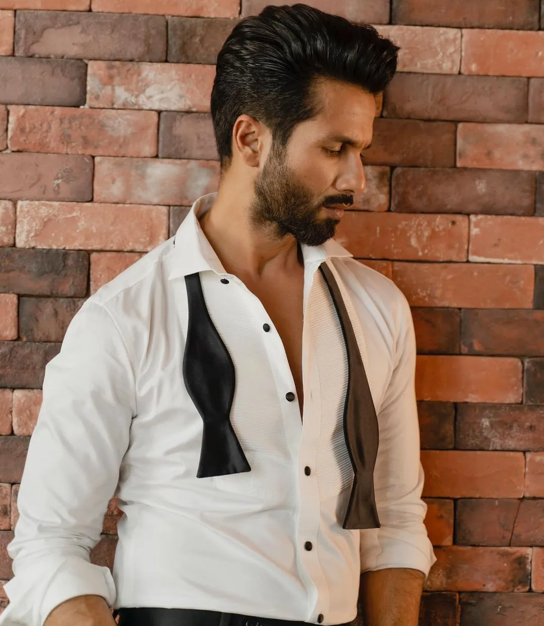 Shahid Kapoor in white shirt posing for camera Shahid Kapoor in white shirt posing for camera - short male actors in Bollywood
