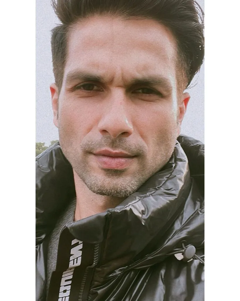 Shahid Kapoor in no makeup look  Shahid Kapoor in no makeup look - Indian Actors Without Makeup
