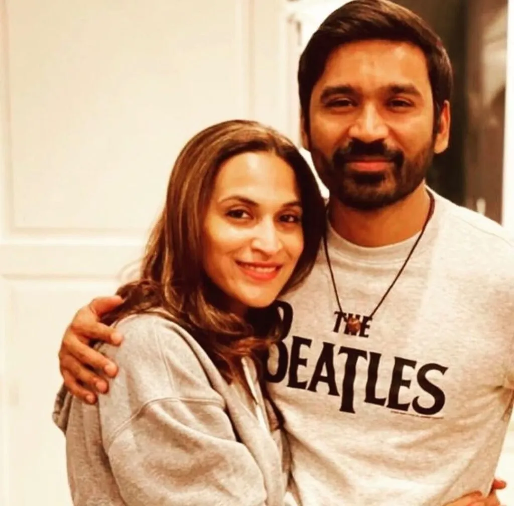Dhanush and Aishwaryaa in matching color outfit posing for camera Dhanush and Aishwaryaa in matching color outfit posing for camera - Indian Celebrities Divorced