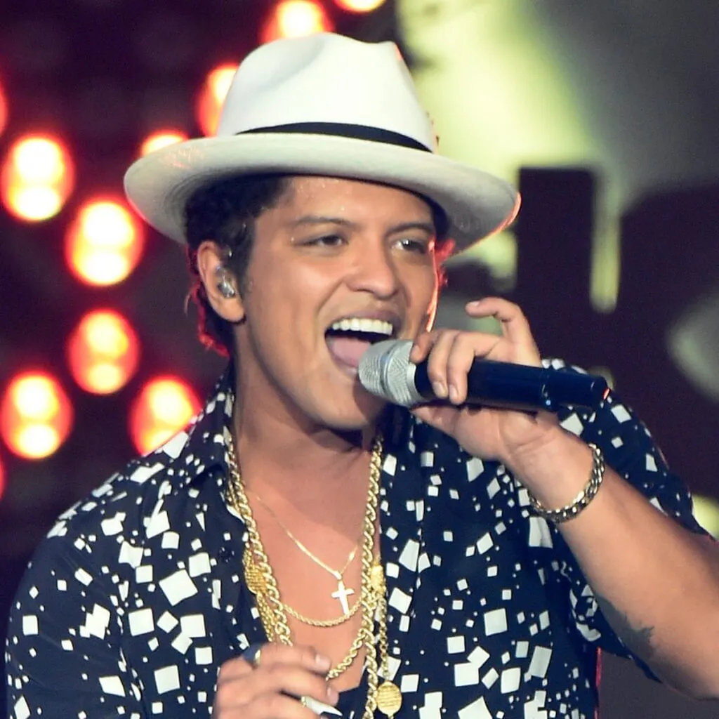 Bruno Mars in blue and white printed shirt and hat singing on stage Bruno Mars in blue and white printed shirt and hat singing on stage - short male actors of hollywood