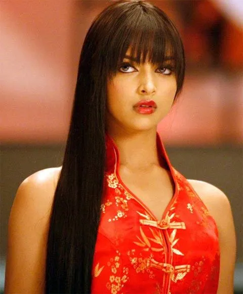Deepika Padukone in red cut sleeves top and showing her long hair with bangs Deepika Padukone in red cut sleeves top and showing her long hair with bangs - Deepika Padukone hairstyles in Chandni Chowk to China movie