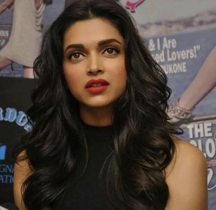 Deepika Padukone in black cutsleeves dress posing for camera and showing her Long Waver Hairstyle Deepika Padukone in black cutsleeves dress posing for camera and showing her Long Waver Hairstyle - Deepika Padukone Long hairstyles