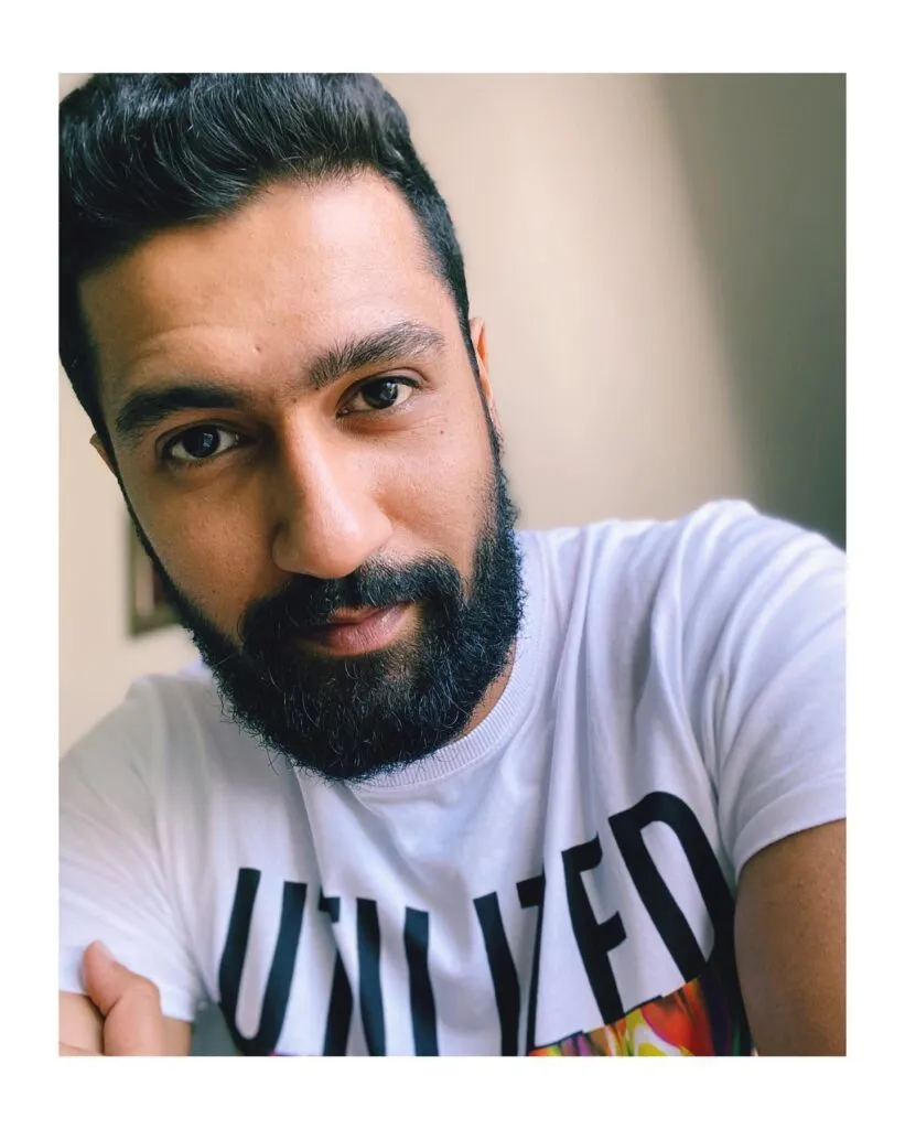 Vicky Kaushal in white t-shirt posing for a selfie Vicky Kaushal in white t-shirt posing for a selfie - Indian actors without makeup