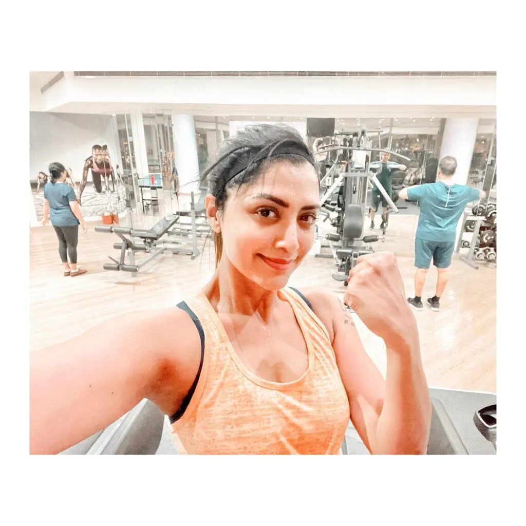 Mamata Mohandas posing for a no makeup selfie after gym session Mamata Mohandas posing for a no makeup selfie after gym session - south indian actress without makeup pic