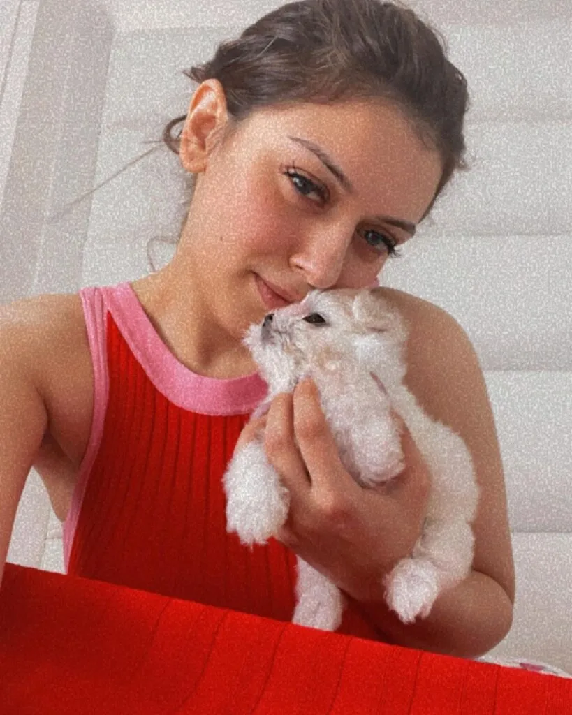Hansika Motwani in red and pink tank top posing for camera with her puppy Hansika Motwani in red and pink tank top posing for camera with her puppy - south Indian Actresses without Makeup