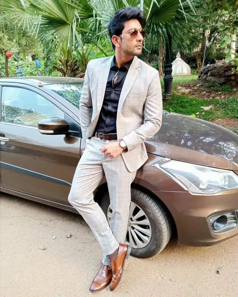 Fahmaan Khan in grey suit with black shirt and goggles posing for camera long side a car Fahmaan Khan in grey suit with black shirt and goggles posing for camera long side a car - most handsome tv serial actor in india