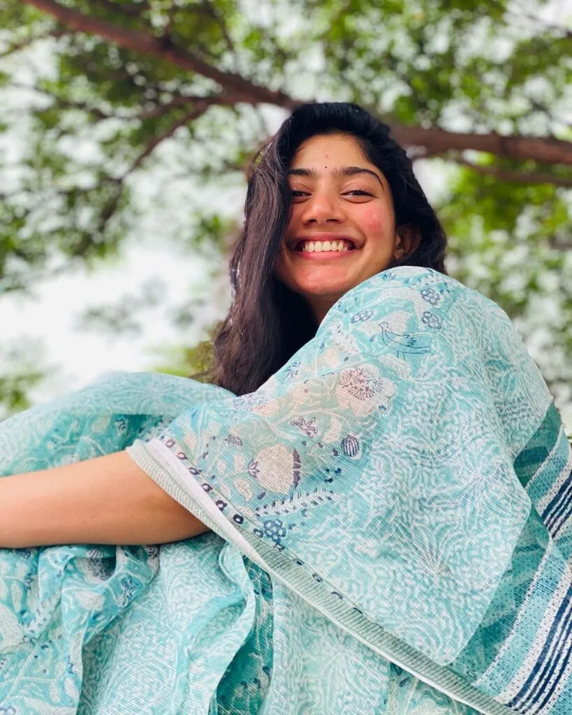Sai Pallavi in blue and white printed suit posing for a no makeup selfie Sai Pallavi in blue and white printed suit posing for a no makeup selfie - actress without makeup tamil
