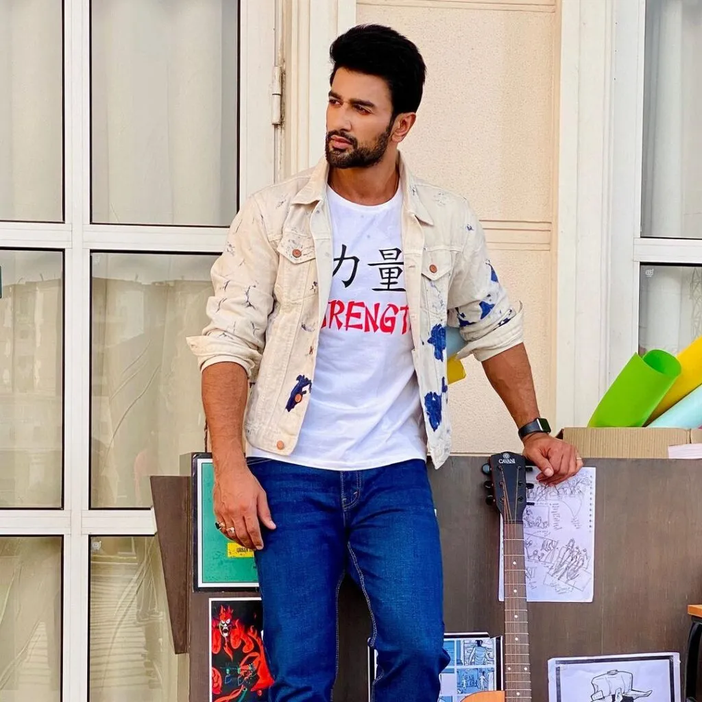 Nishant Malkhani in blue jeans with white t-shirt and multi color printed jacket posing for camera Nishant Malkhani in blue jeans with white t-shirt and multi color printed jacket posing for camera - top 10 hindi serial actors 2022