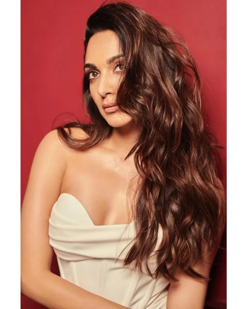 Kiara Advani in off shoulder white dress posing for camera Kiara Advani in off shoulder white dress posing for camera - Bollywood actresses hairstyles