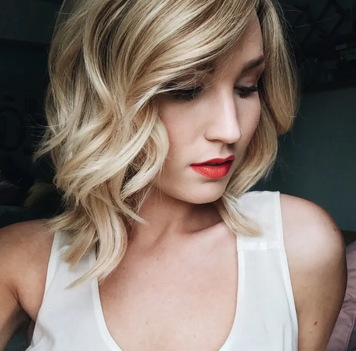 A girl in white tank top and red lipstick with Wavy Blond Haircut A girl in white tank top and red lipstick with Wavy Blond Haircut - hairstyles for girls with medium hair