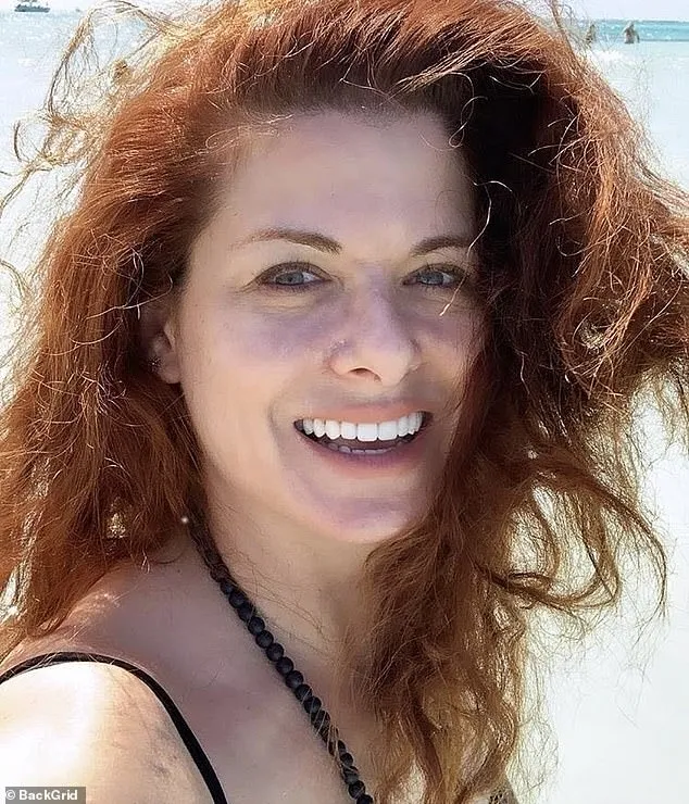 Debra Messing taking a no makeup selfie Debra Messing taking a no makeup selfie - celebrities without makeup