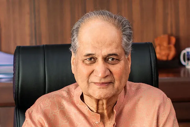 Rahul Bajaj in orange kurta sitting on a chair Rahul Bajaj in orange kurta sitting on a chair - indian actors who died in 2022