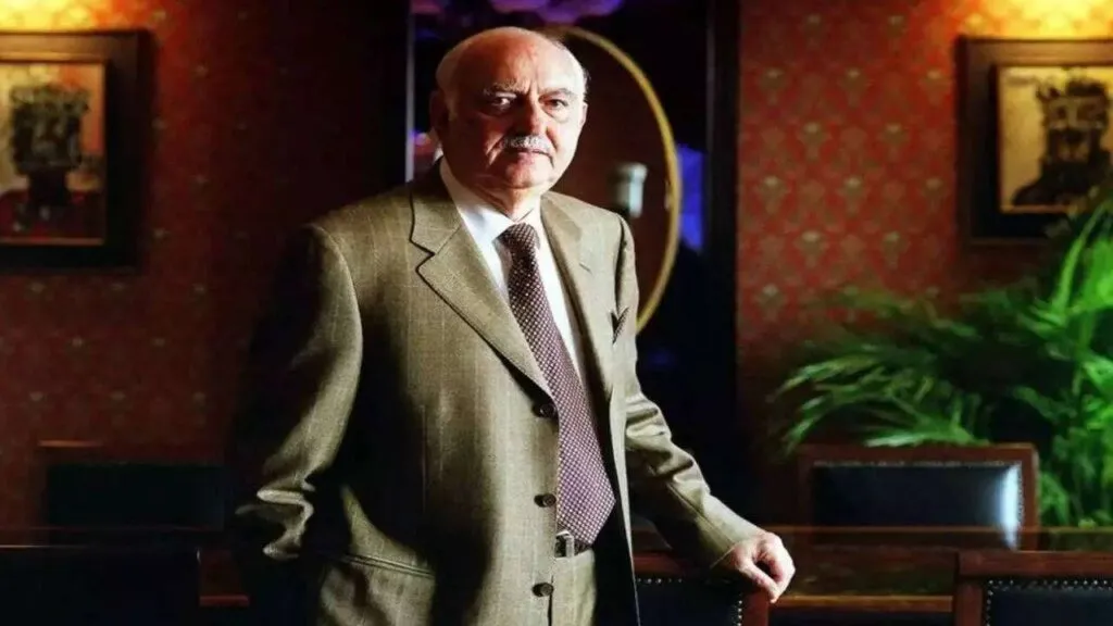 Pallonji Shapoorji Mistry in grey suit with white shirt Pallonji Shapoorji Mistry in grey suit with white shirt - indian celebrities who died in 2022