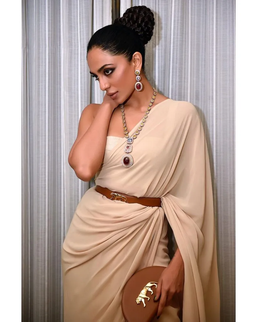 Sobhita Dhulipala in light pink dress with high tight bun Sobhita Dhulipala in light pink dress with high tight bun - bollywood actresses hairstyles