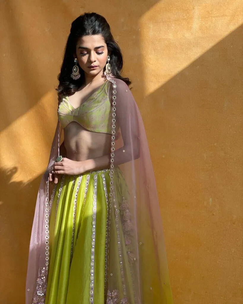 Mithila Palkar in yellow lehenga with pink dupatta and danglers Mithila Palkar in yellow lehenga with pink dupatta and danglers - bollywood actresses haircut 2022