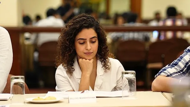 Sanya Malhotra in white shirt and open hair Sanya Malhotra in white shirt and open hair - bollywood actresses hairstyles