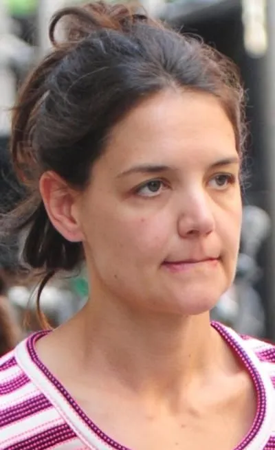 without makeup Katie Holmes in purple and white round neck dress with messy bun without makeup Katie Holmes in purple and white round neck dress with messy bun - black celebrities without makeup