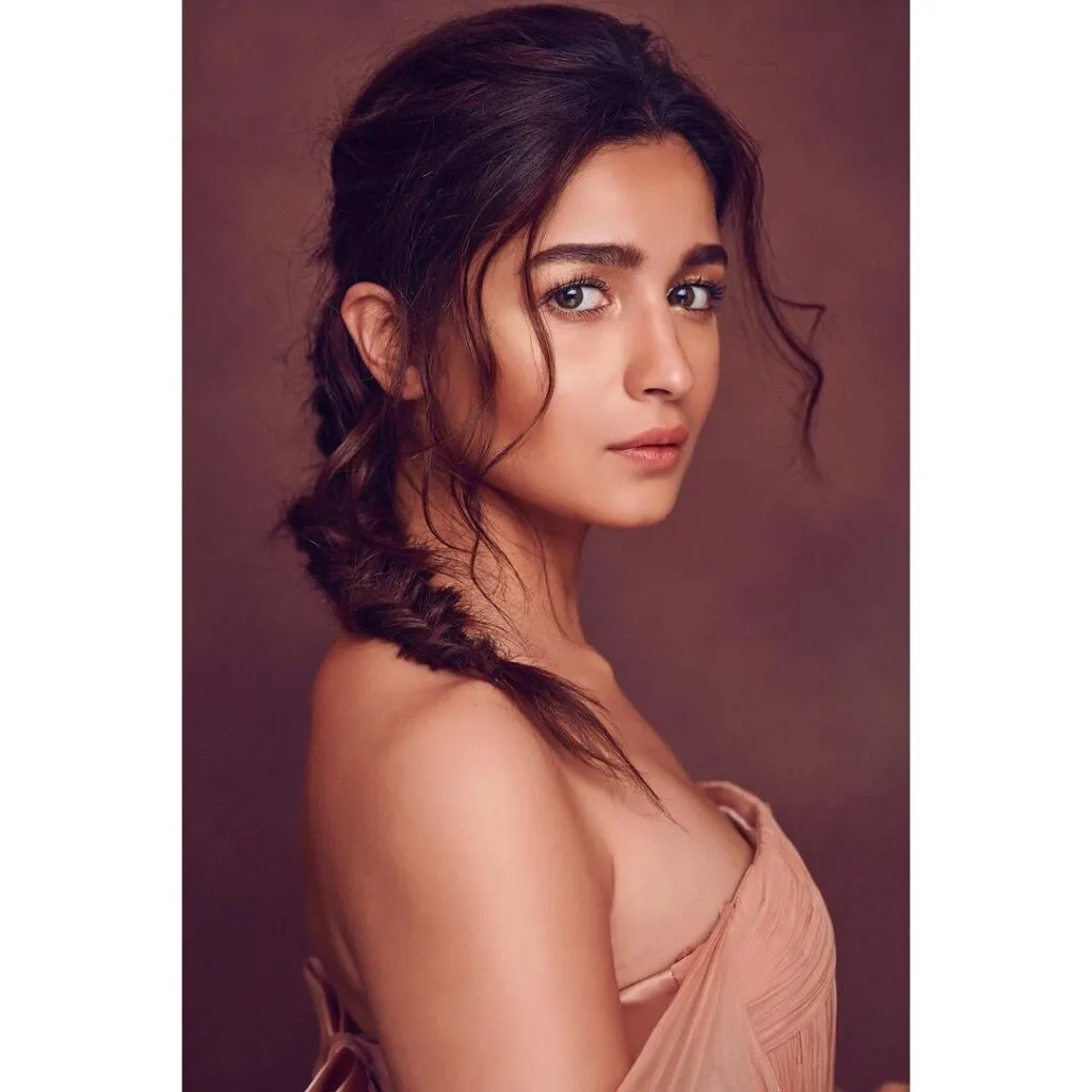 Alia Bhatt in peach maxi dress and fishtail braid Alia Bhatt in peach maxi dress and fishtail braid - bollywood actresses haircut 2022