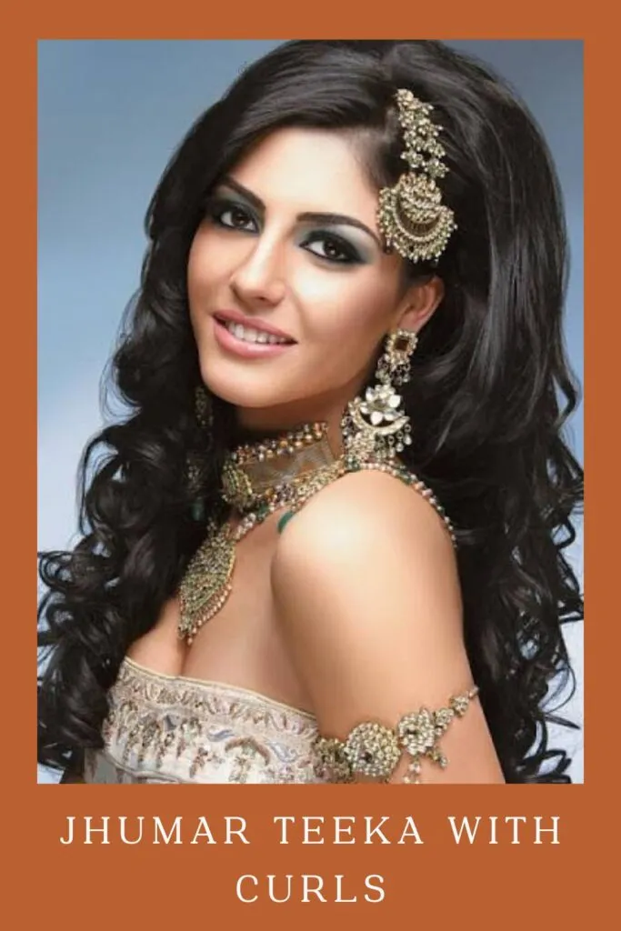 Woman in white off shoulder dress with matching heavy jewellery and jhumar teeka with curls hairstyle Woman in white off shoulder dress with matching heavy jewellery and jhumar teeka with curls hairstyle - Open curls and waves hairstyle